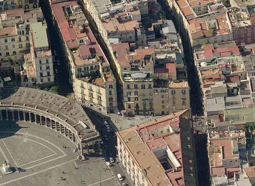 Terrazzo in vico Santo Spirito di Palazzo