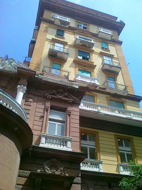 Palazzo ottocentesco a Vico Vetriera 12