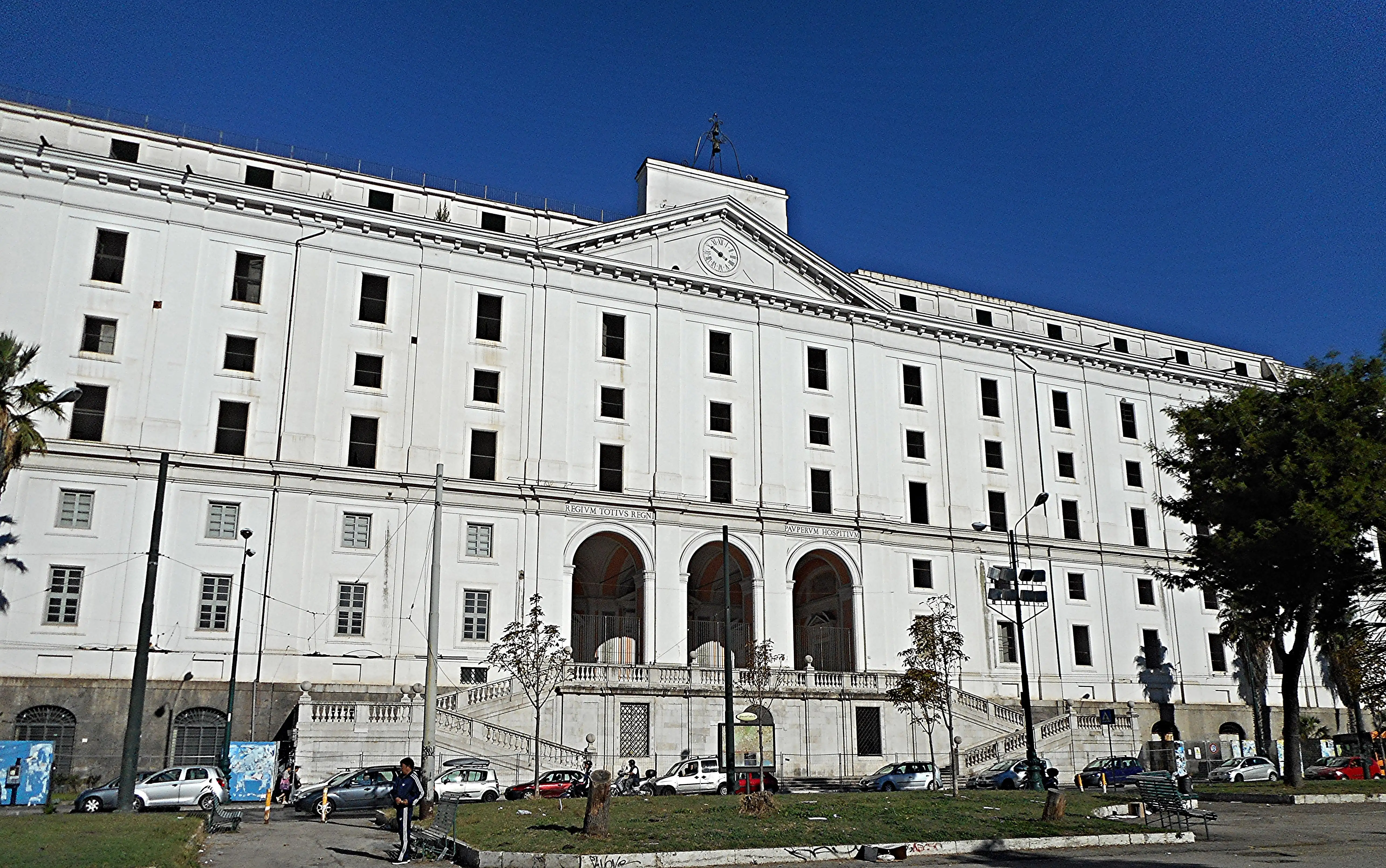 Il ministro Giuli visita i cantieri di Palazzo Fuga e Albergo dei Poveri: un modello di rigenerazione urbana